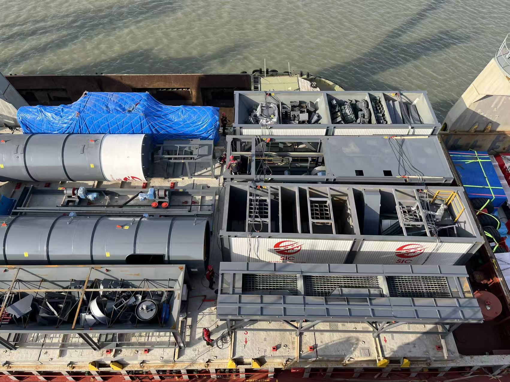 loading cargo photo for equipments